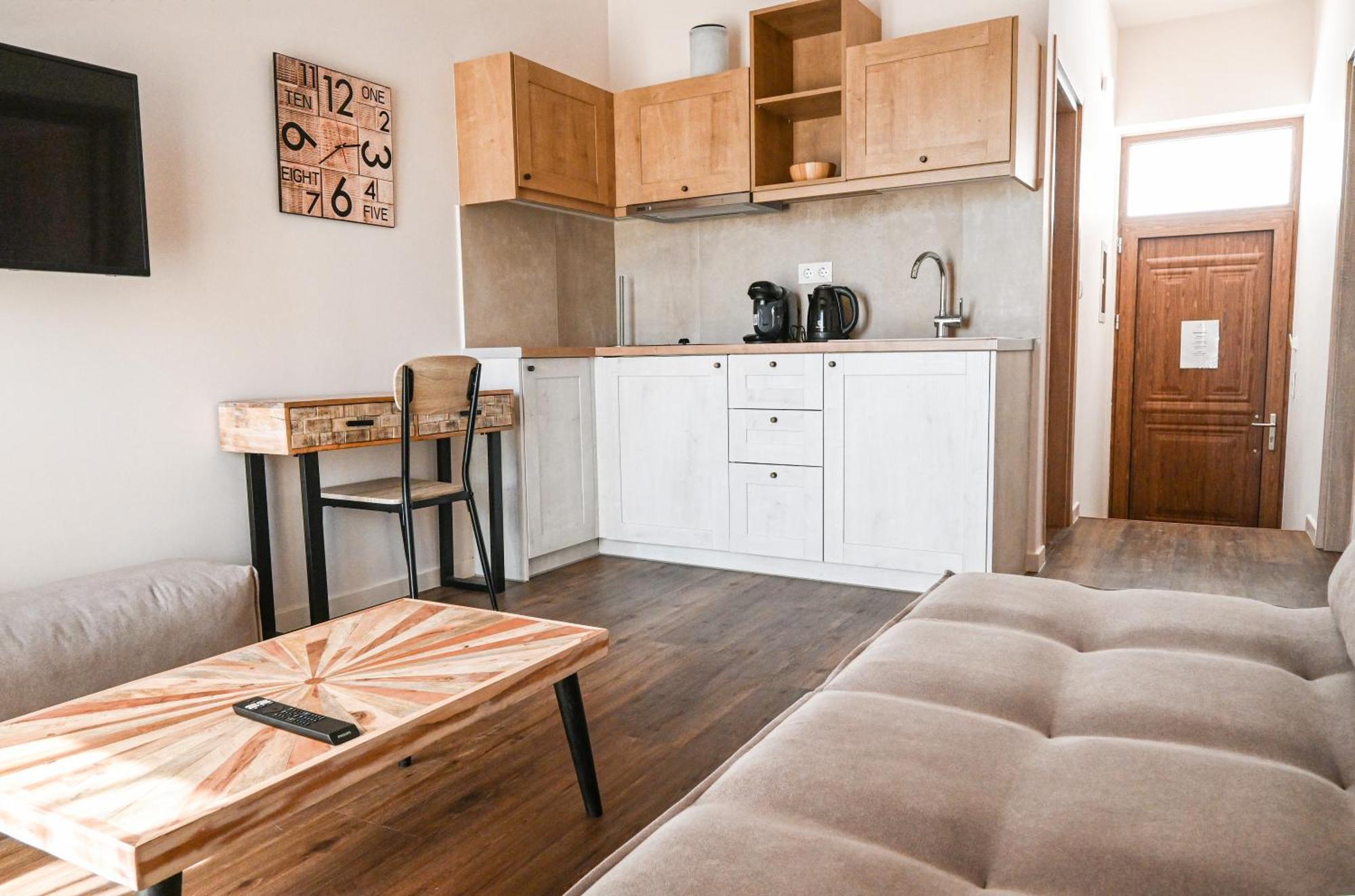 Komody Delphes Extérieur photo